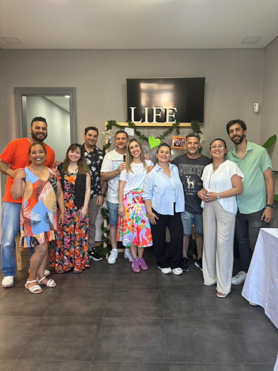 Grupo LIFE reunido en una mesa